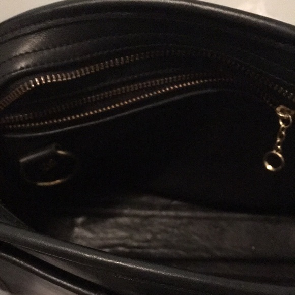 Coach vintage Black Leather #9087 Crossbody. - Picture 3 of 4